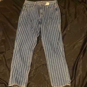 Like new American Eagle mom jeans with white strips